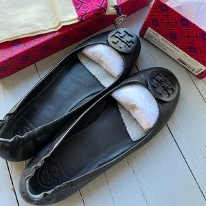 SOLD Tory Burch Minnie Flats, black, 8.5